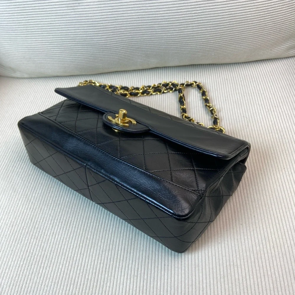 HOLD - CHANEL Vintage Black Lambskin Flap Bag Medium GHW - Picture 3 of 16